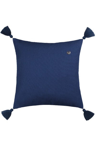 Decorative cushion cover with tassels at the corners